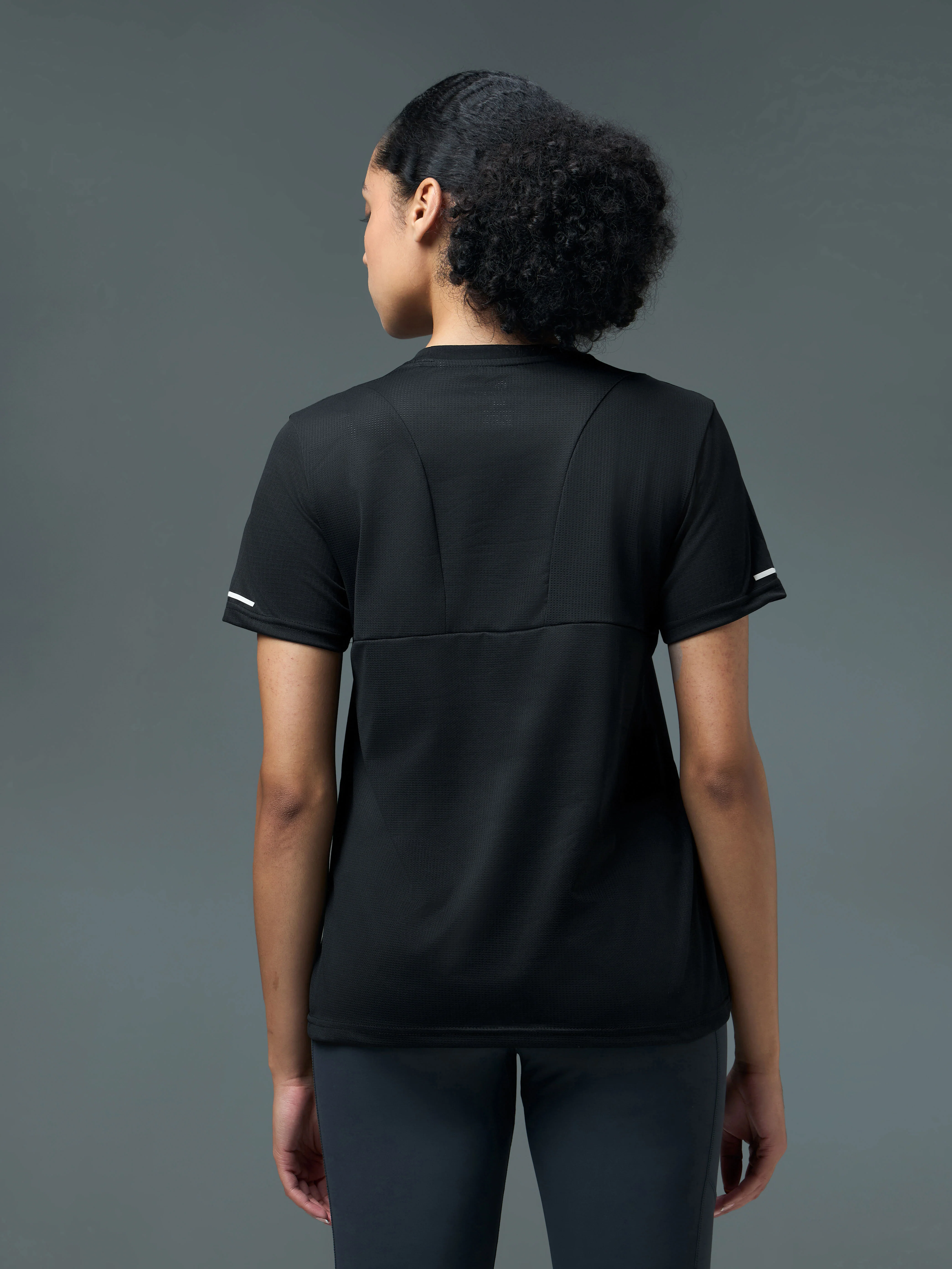 Women Printed Regular Fit Round Neck Sports Tee with TECHNOCOOL+ - Image 3