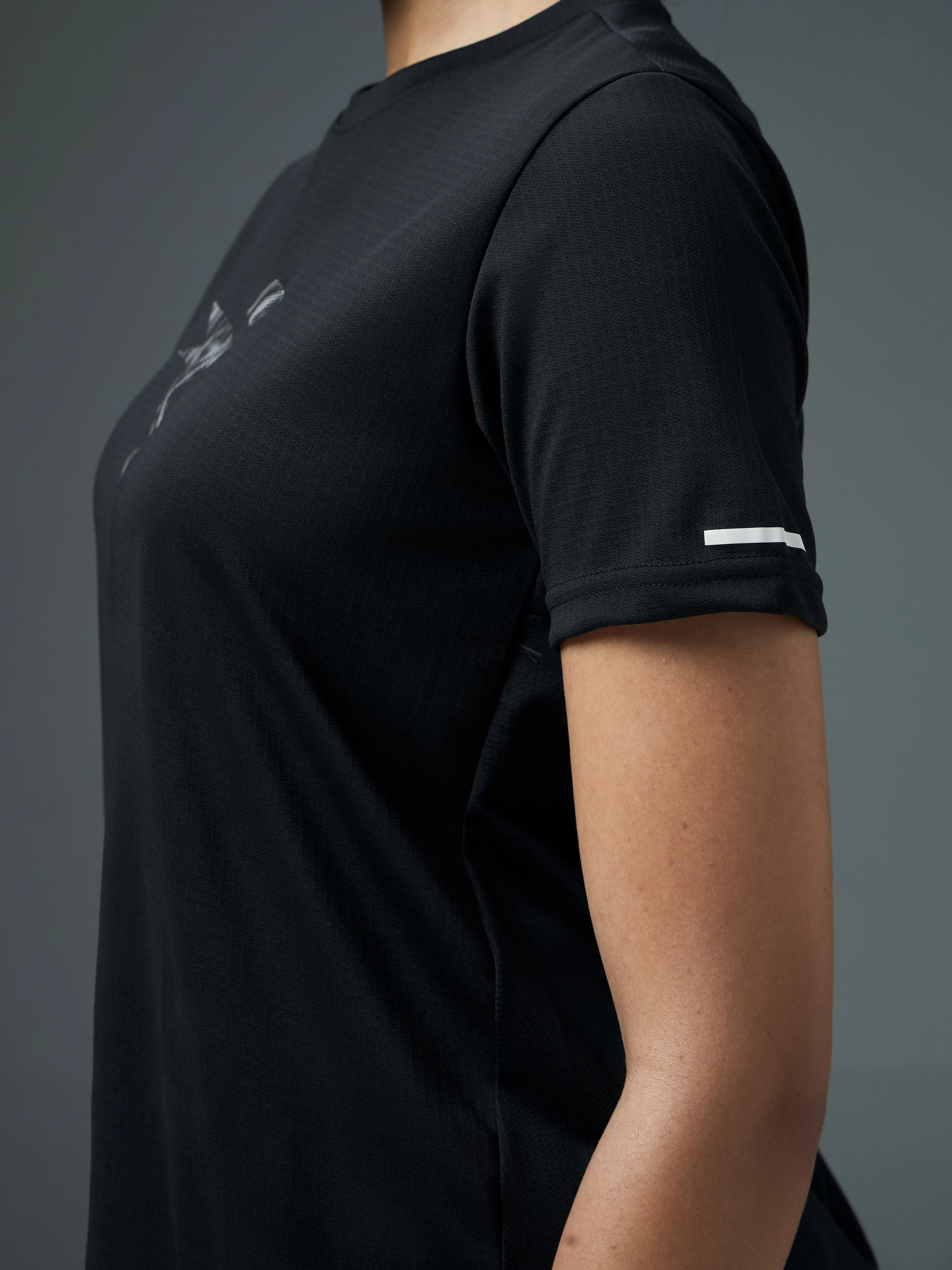 Women Printed Regular Fit Round Neck Sports Tee with TECHNOCOOL+ - Image 7