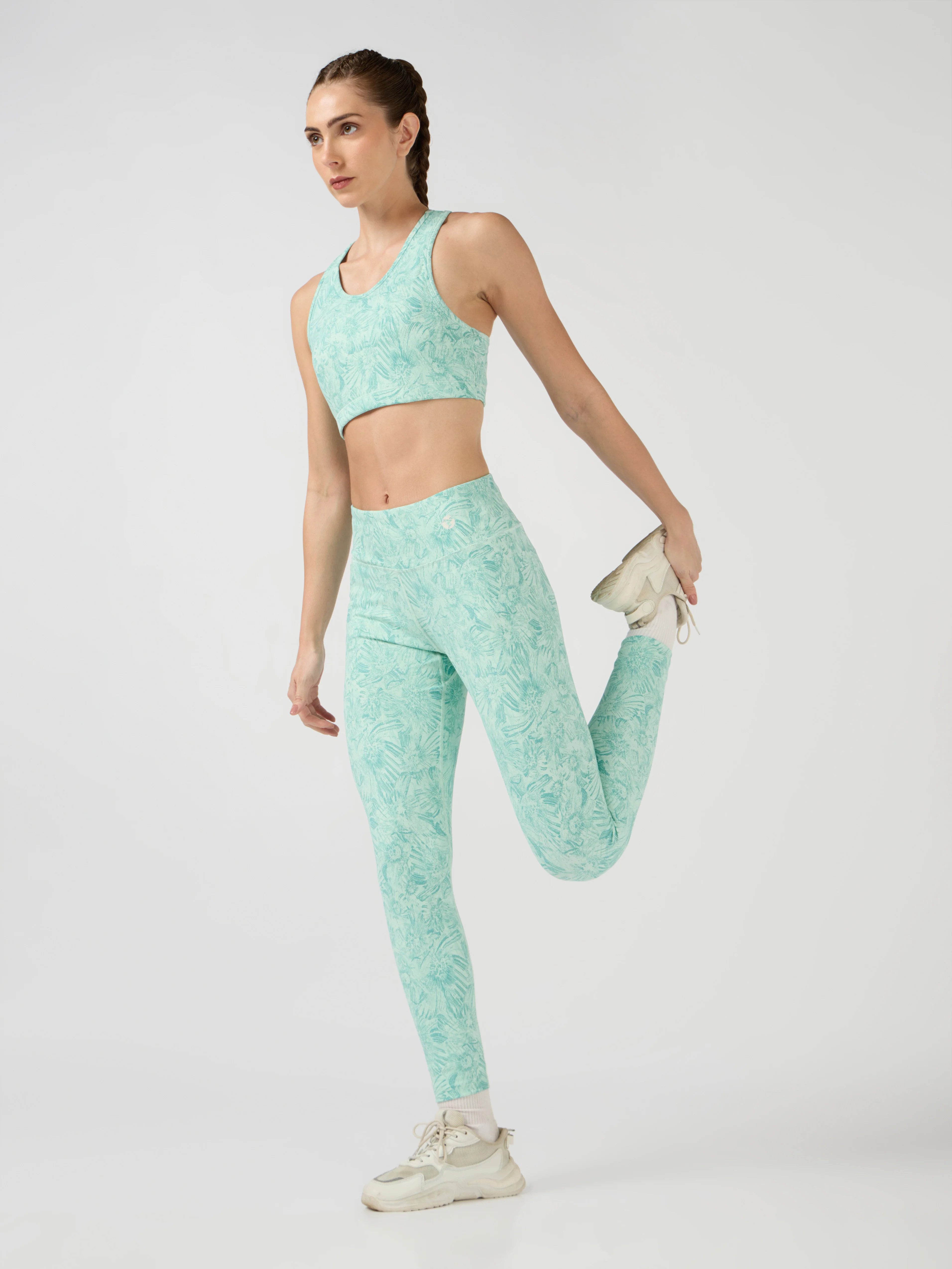 Women Slim Fit Scoop Neck Sports Bra with ELASTO PLUS - Image 4
